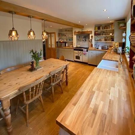 Cottage In The Heart Of 프롬 외부 사진