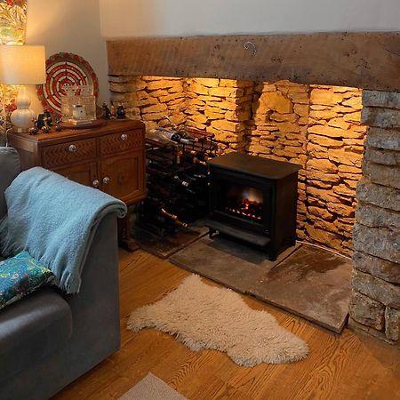 Cottage In The Heart Of 프롬 외부 사진
