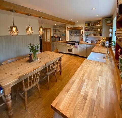 Cottage In The Heart Of 프롬 외부 사진